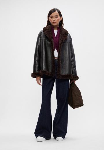Пальто из искусственной кожи