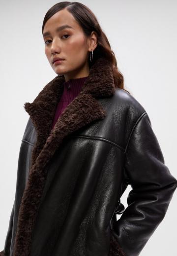 Пальто из искусственной кожи