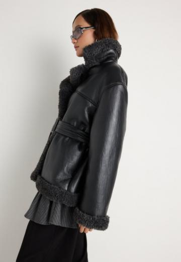 Пальто из искусственной кожи