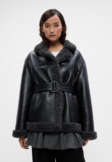 Пальто из искусственной кожи