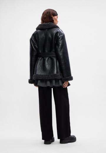 Пальто из искусственной кожи