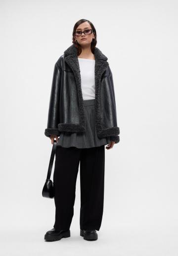 Пальто из искусственной кожи