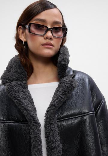 Пальто из искусственной кожи