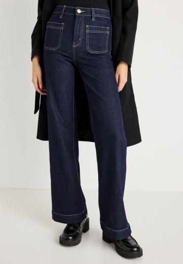 Клешеные джинсы