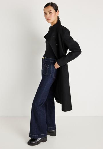 Клешеные джинсы