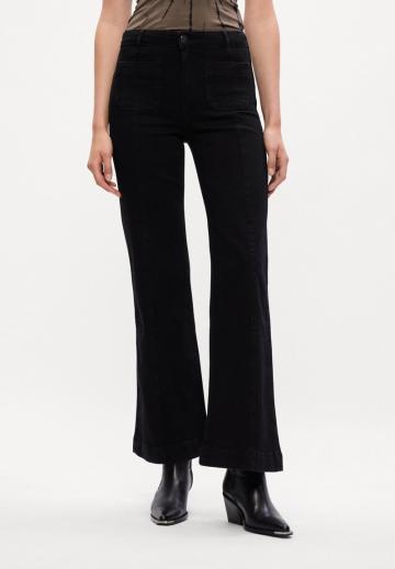 Клешеные джинсы