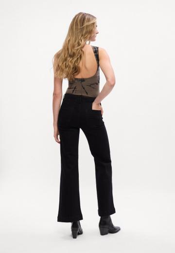 Клешеные джинсы