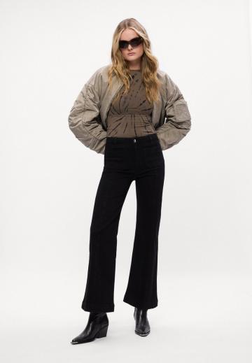 Клешеные джинсы