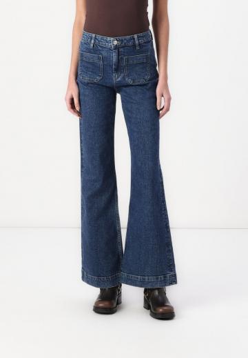 Клешеные джинсы