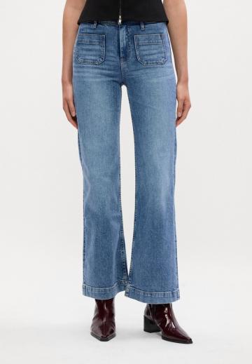 Клешеные джинсы