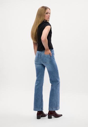 Клешеные джинсы