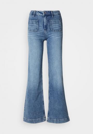 Клешеные джинсы