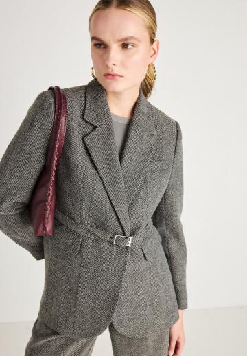 Длинный блейзер