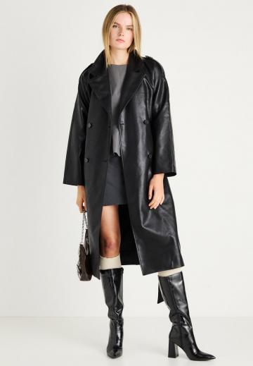 Пальто из искусственной кожи