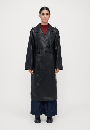Пальто из искусственной кожи