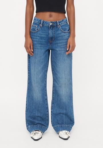 Клешеные джинсы