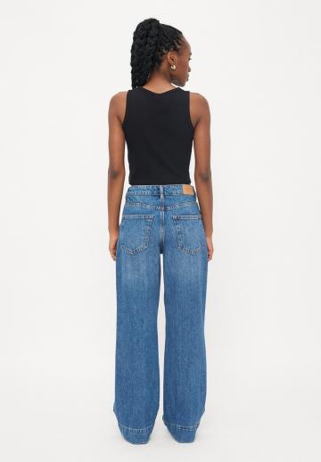 Клешеные джинсы