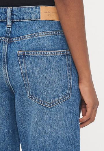 Клешеные джинсы