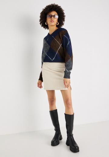 Пуловер с вырезом V