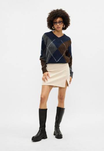 Пуловер с вырезом V