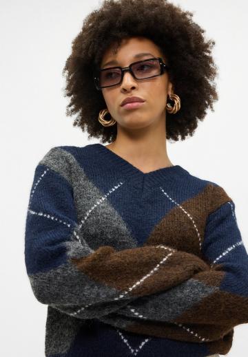 Пуловер с вырезом V