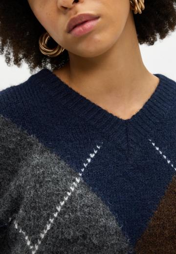Пуловер с вырезом V