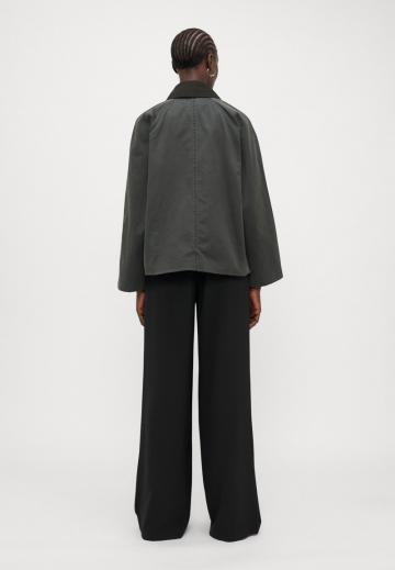 Куртка с накладнымит карманами