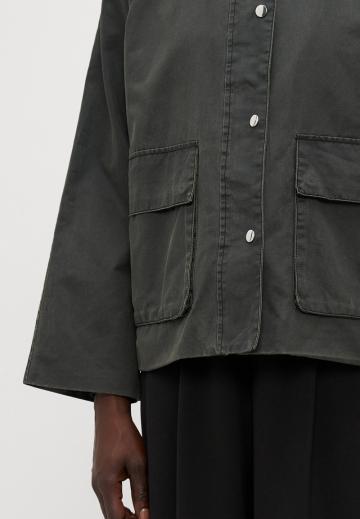 Куртка с накладнымит карманами