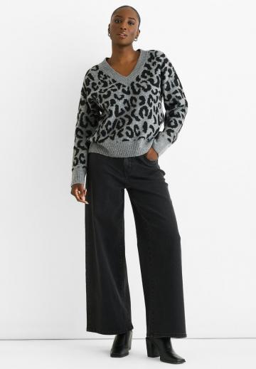 Пуловер с вырезом V