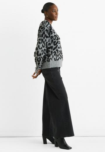 Пуловер с вырезом V