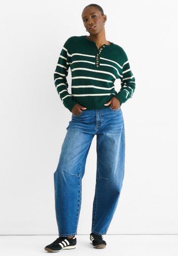 Пуловер в полоску