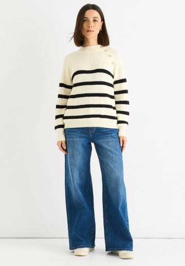 Пуловер в полоску