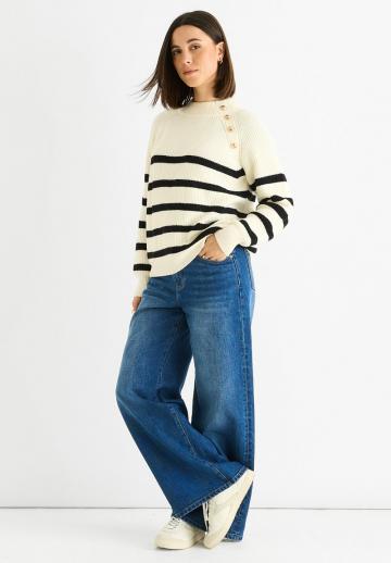 Пуловер в полоску