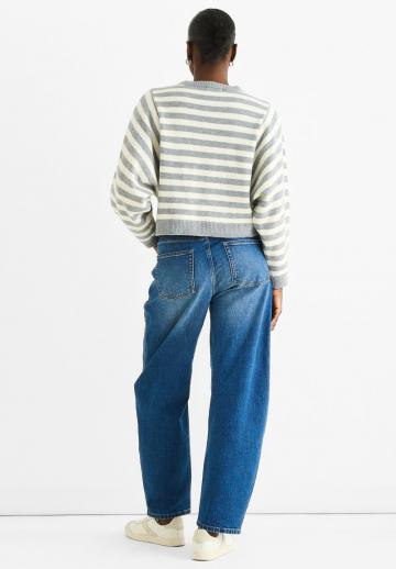 Пуловер в полоску