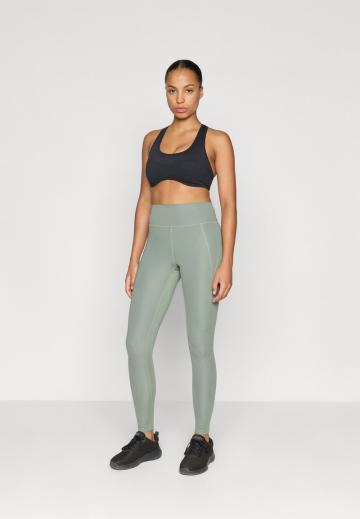 Спортивный бюстгальтер