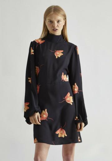 Короткое платье