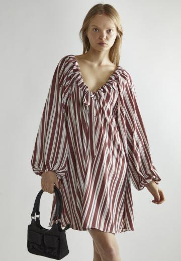 Короткое платье