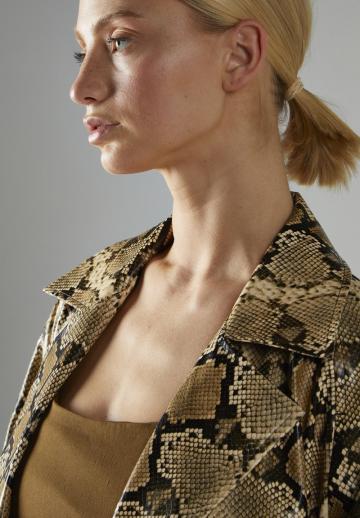 Пальто из искусственной кожи