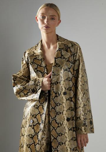 Пальто из искусственной кожи