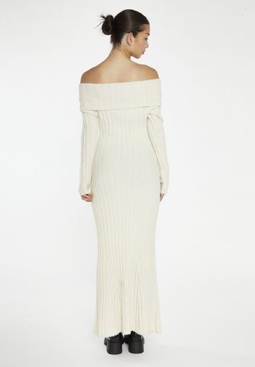 Вязаное платье