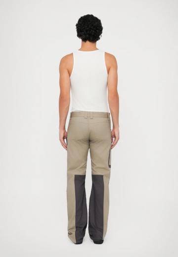 Брюки с накладными карманами