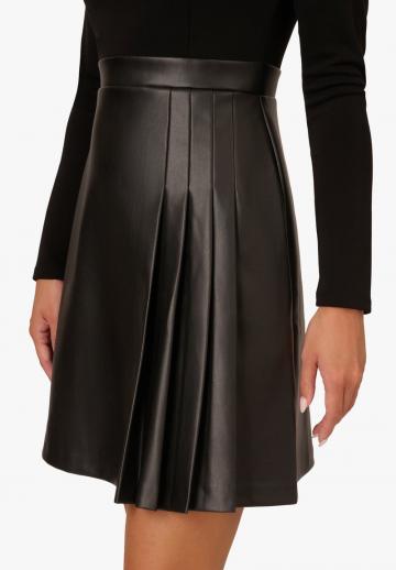 Короткое платье