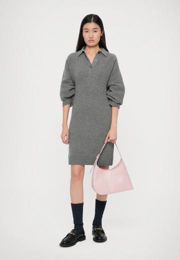 Вязаное платье