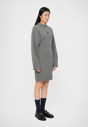 Вязаное платье