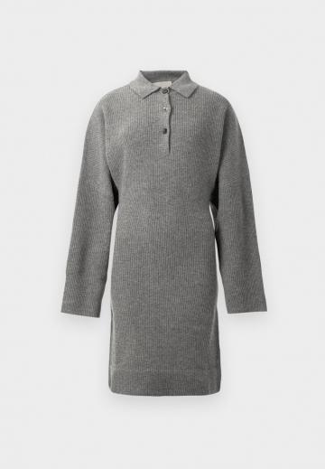 Вязаное платье