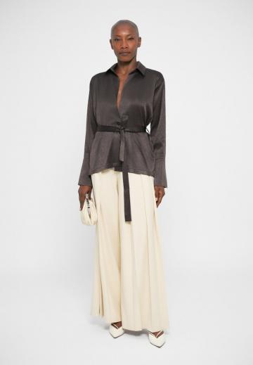 Атласная блузка