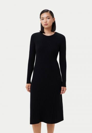 Вязаное платье