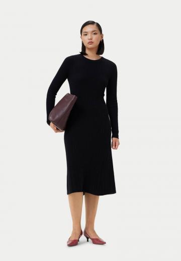 Вязаное платье