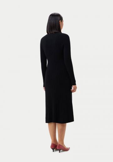 Вязаное платье