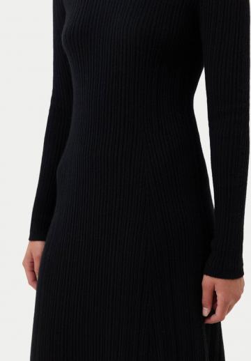 Вязаное платье